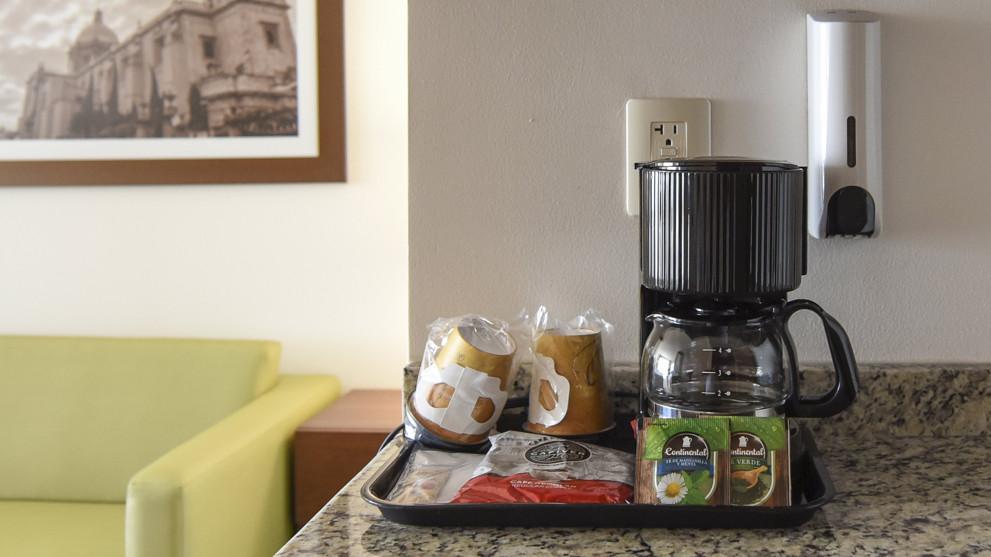 Holiday Inn Express and Suites Celaya 16/50