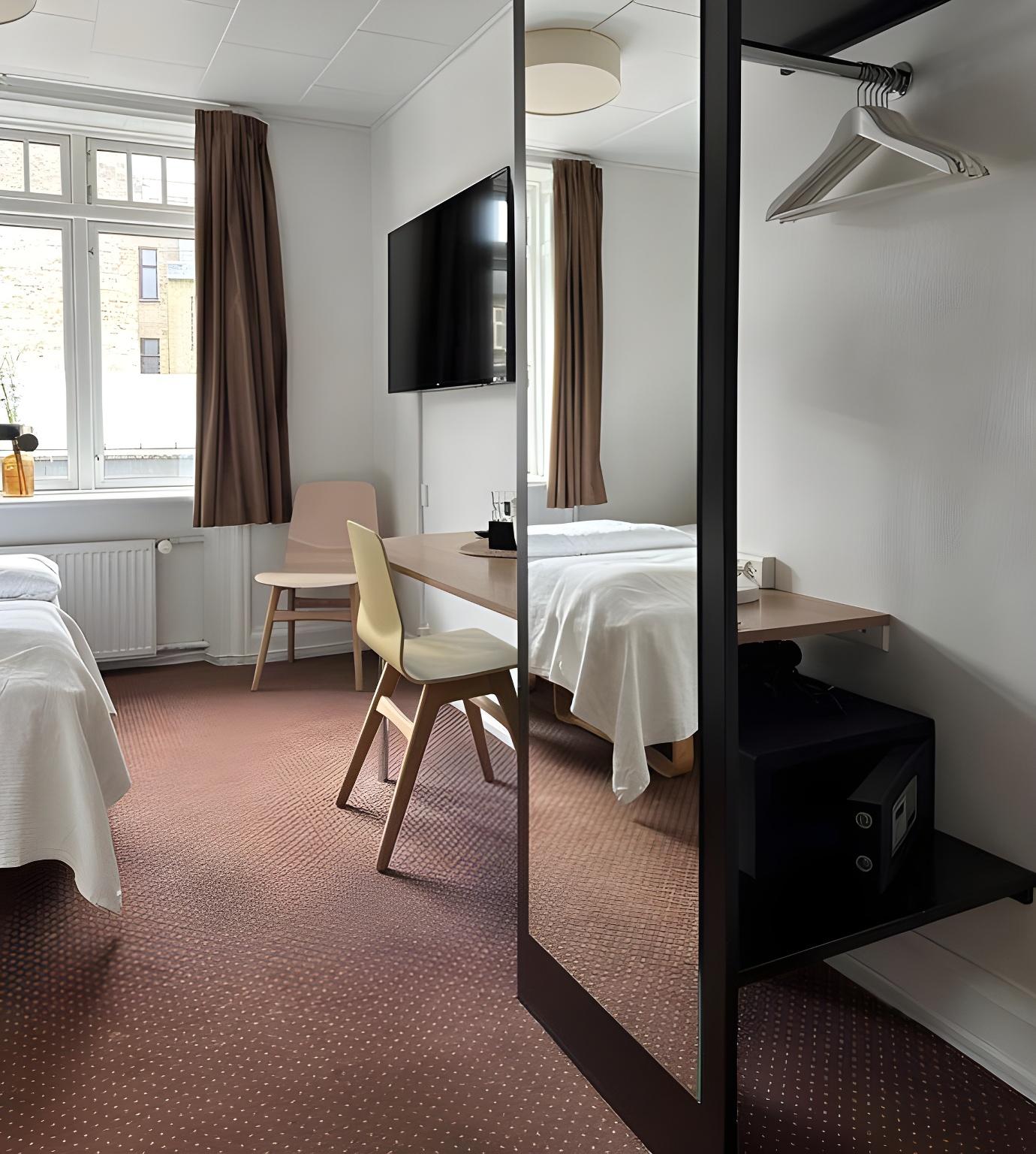 Medium, Standard, Twin Beds, 2 Double Beds, Courtyard View