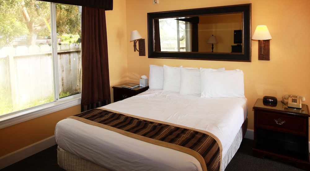 Sea Breeze Inn And Cottages 24/75