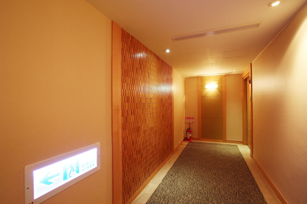 Jin Hua Hotel 30/50