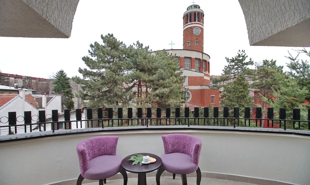 Garni Hotel Vozarev 61/67