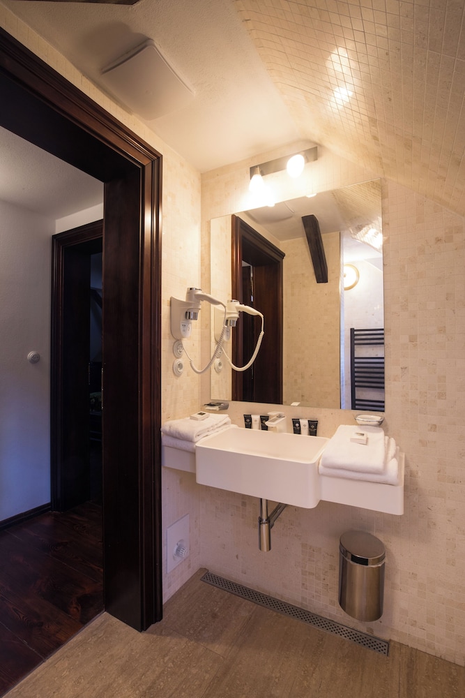 Suite, 1 King and 1 Single Beds, Terrace, Hotel Ebersbach 3/4