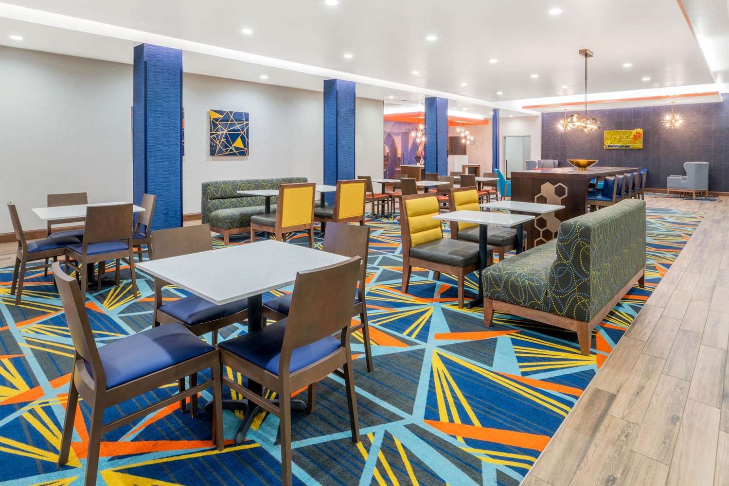 La Quinta Inn & Suites by Wyndham Oklahoma City Airport 40/50