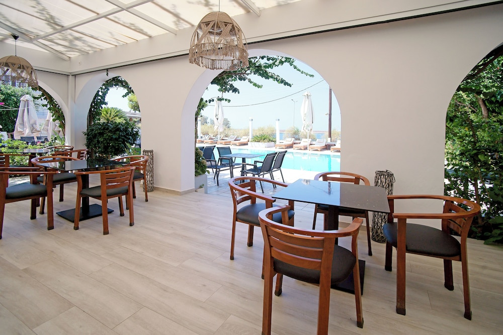 Kyparissia Beach 34/48