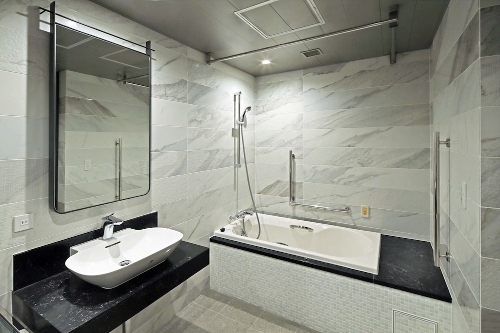 KOKO HOTEL Premier Nihonbashi Hamacho 45/49