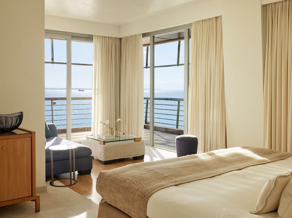 Junior Suite, Deluxe, 1 King and 1 Single Beds, Sea Front