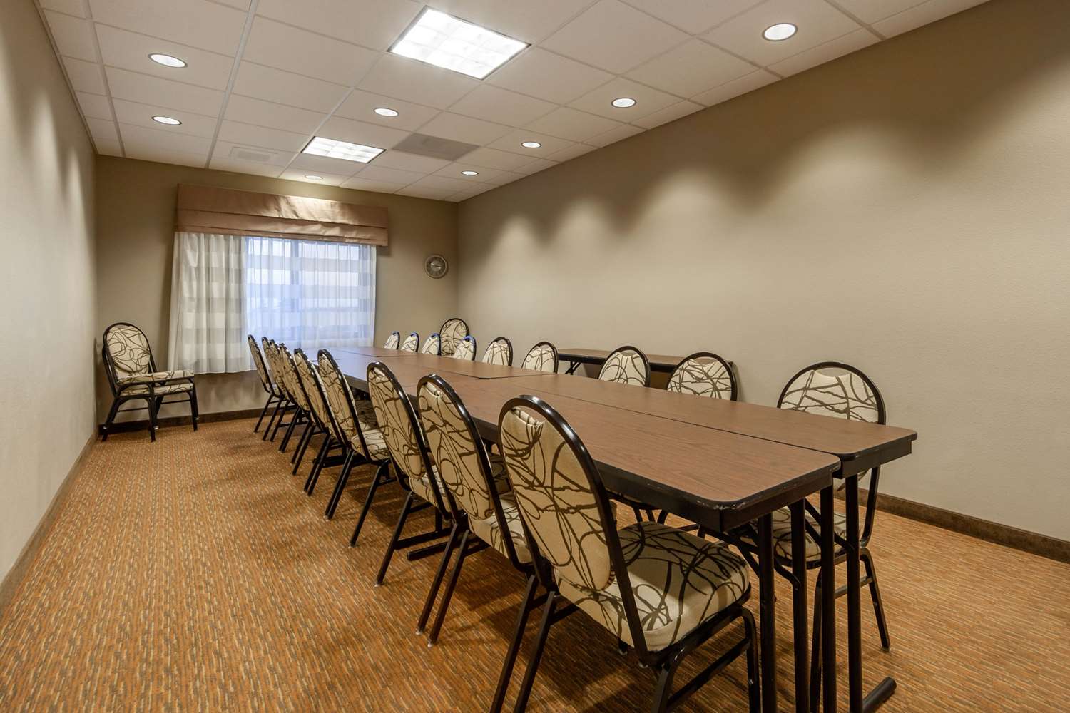 Sleep Inn & Suites Devils Lake, ND 39/42