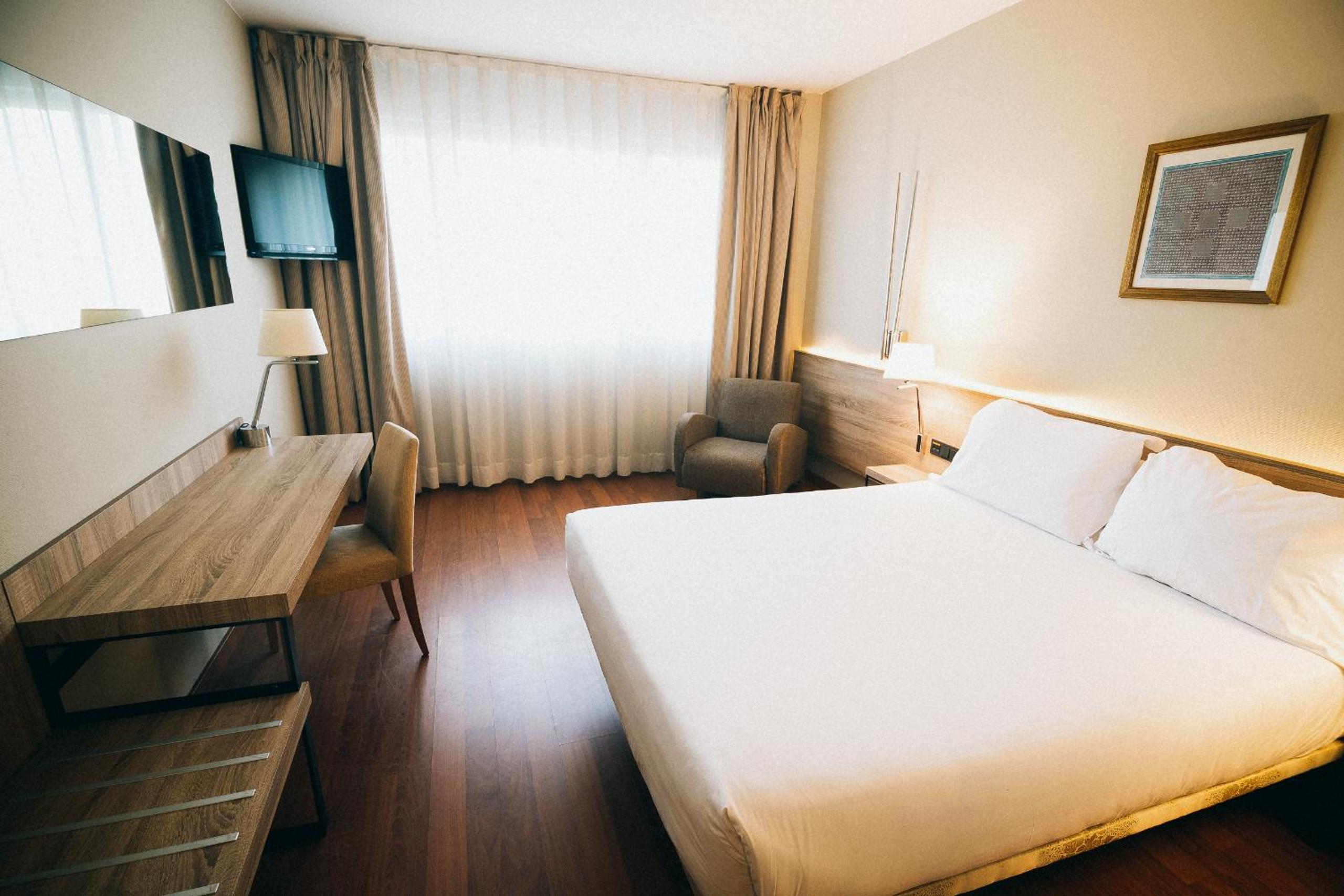 STANDARD, DOUBLE OR TWIN BED
