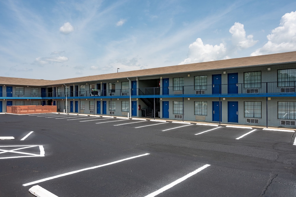 Americas Best Value Inn & Suites - Russellville 30/32