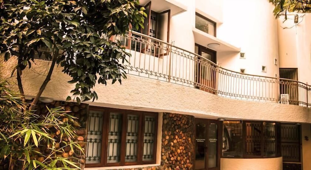 Hanu Reddy Residences Poes Garden 52/57