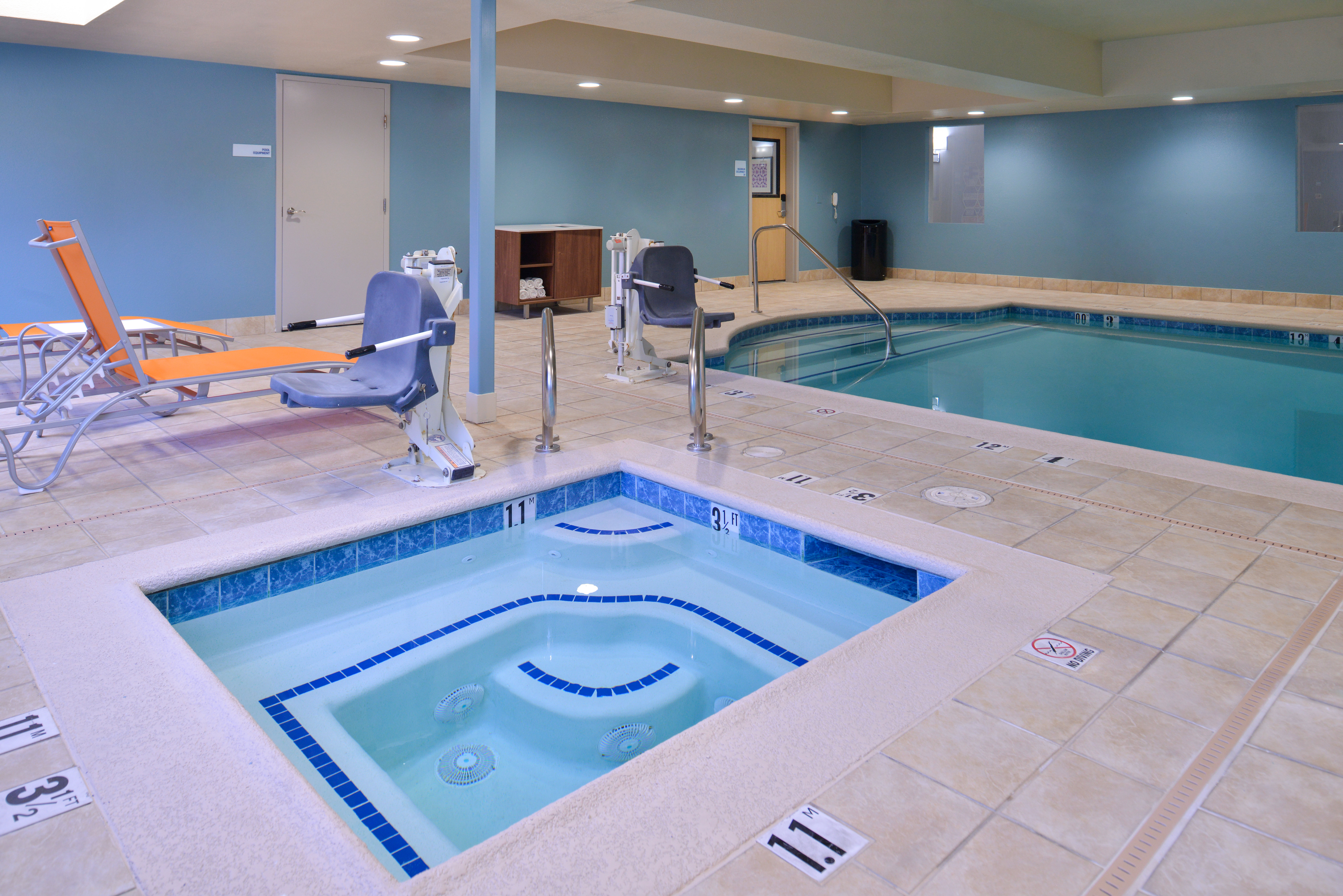 Holiday Inn Express Stockton Southeast 36/61