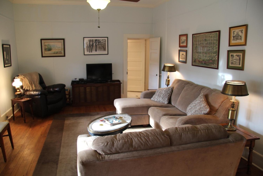 Riverboat Bed & Breakfast 27/43