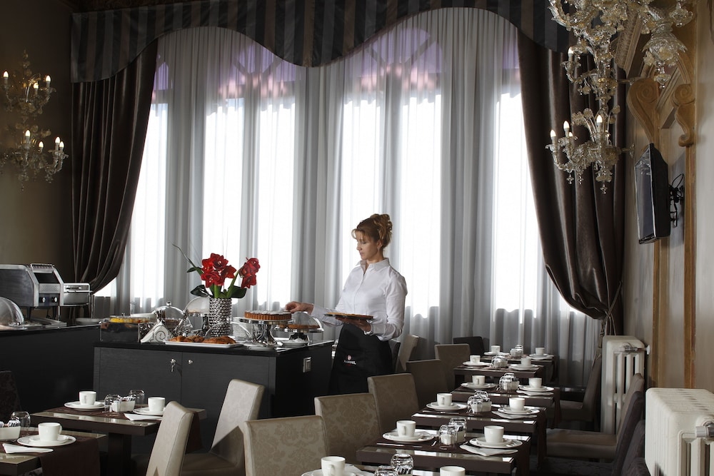 Arcadia Hotel 31/38