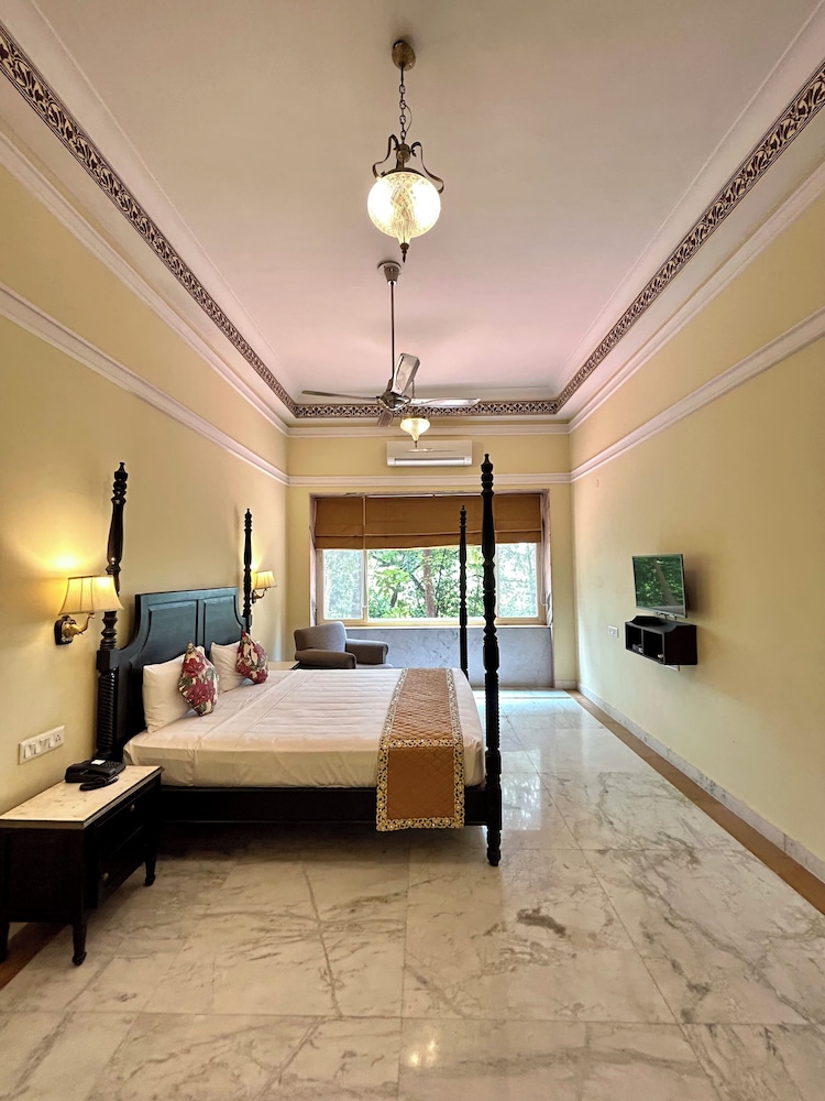 Umaid Lake Palace 20/50