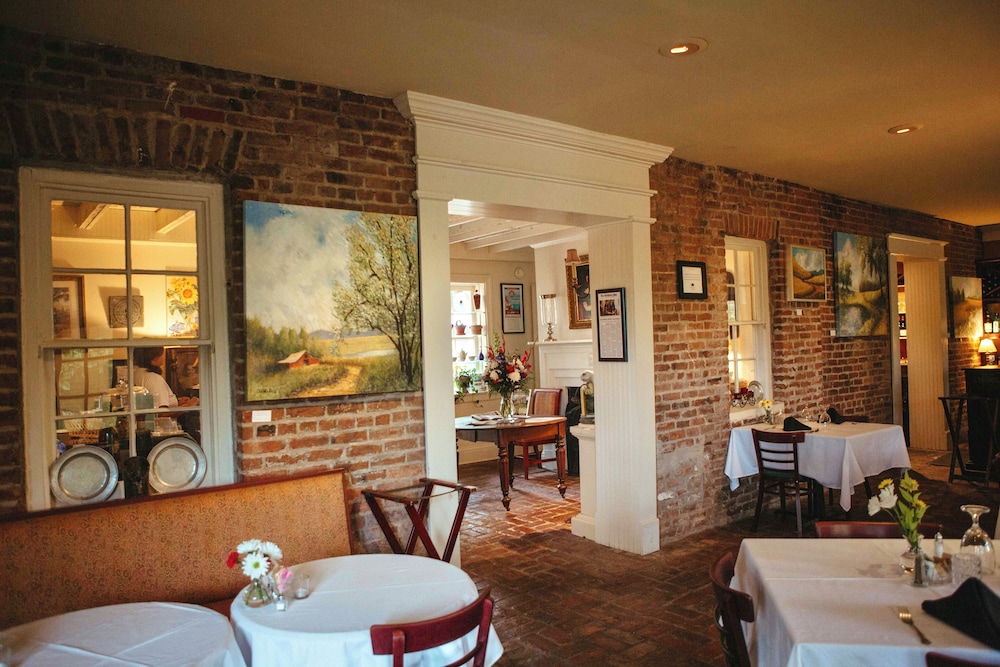 Anchuca Historic Mansion & Inn 40/49