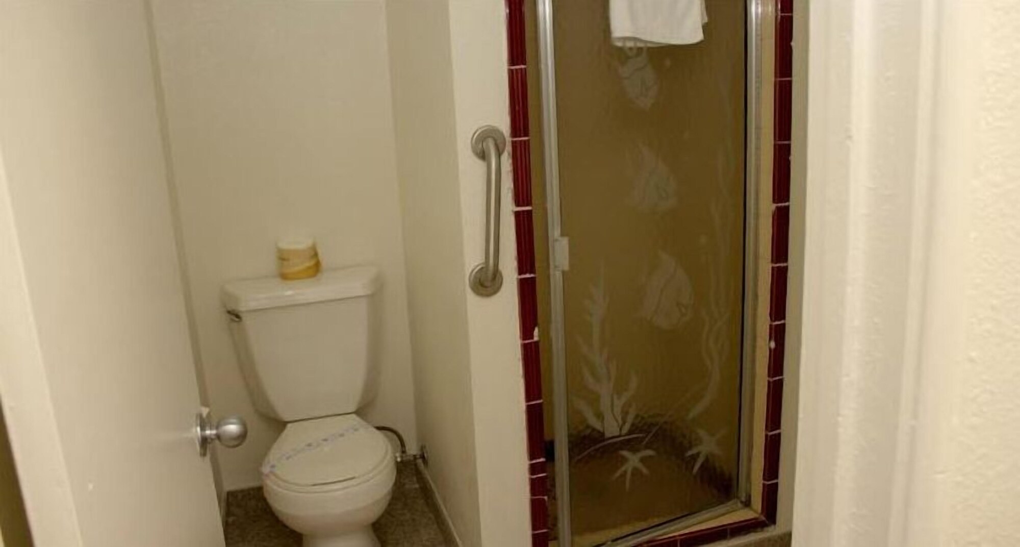 غرفة قياسية بسرير كوين، King Apos S Rest Motel 3/3