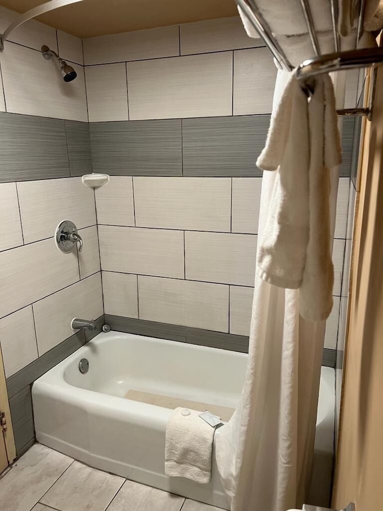 Howard Johnson 34/38