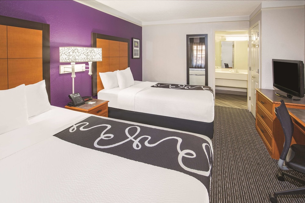 Howard Johnson by Wyndham Sacramento Downtown 38/58
