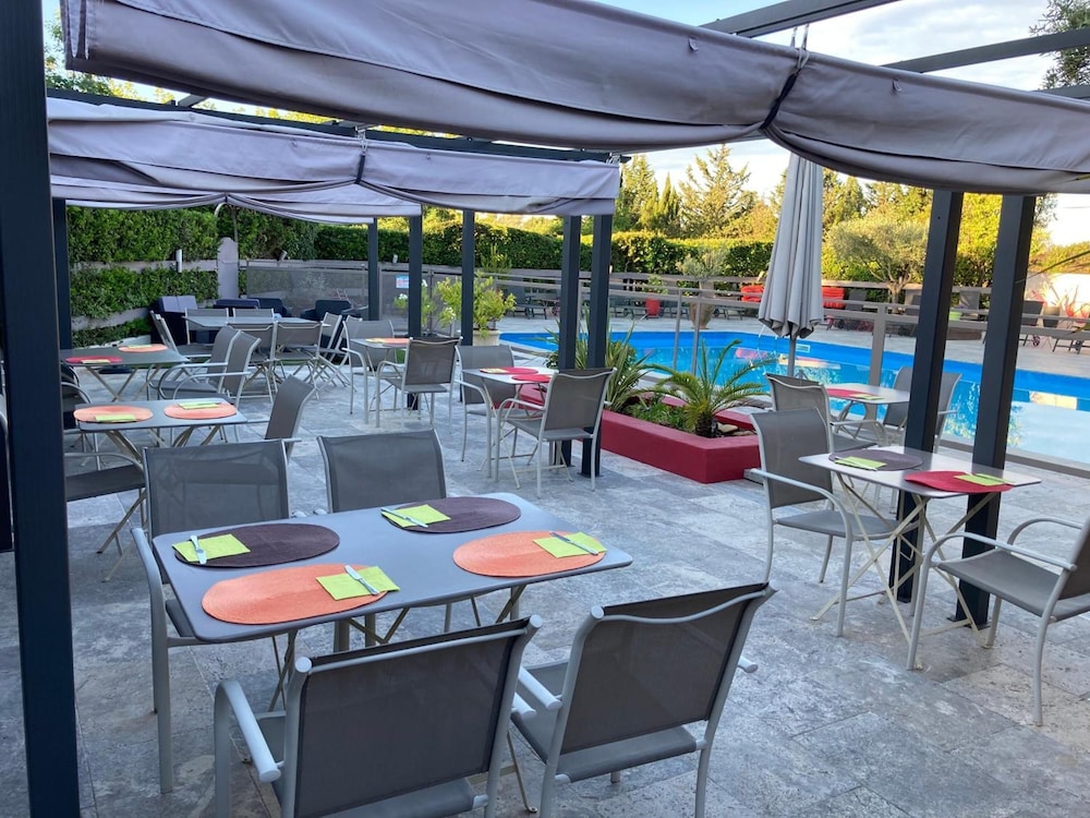 LES AUBUNS COUNTRY HOTEL 27/45