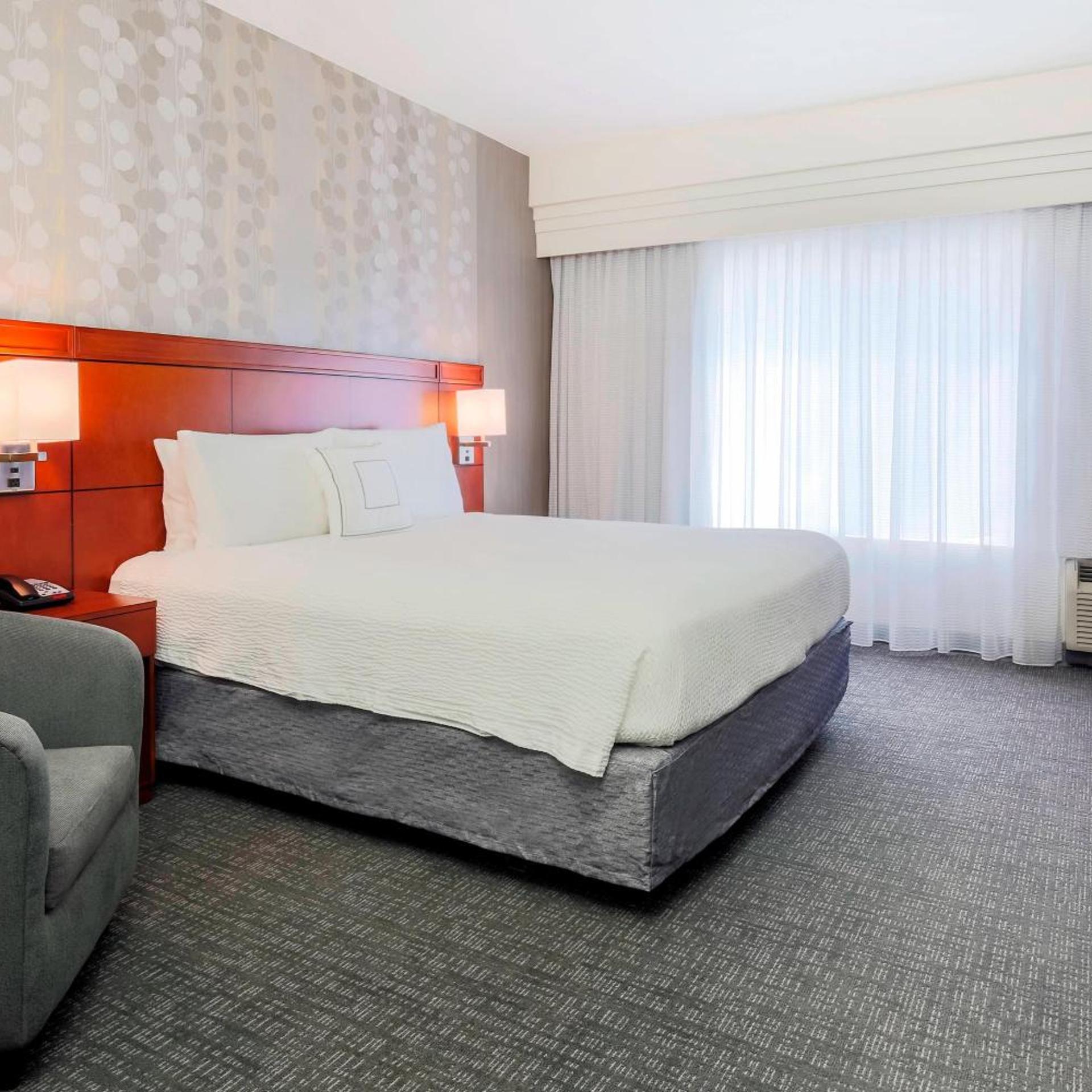 1 Bedroom, 2 Rooms, Suite, King Bed, Sofa