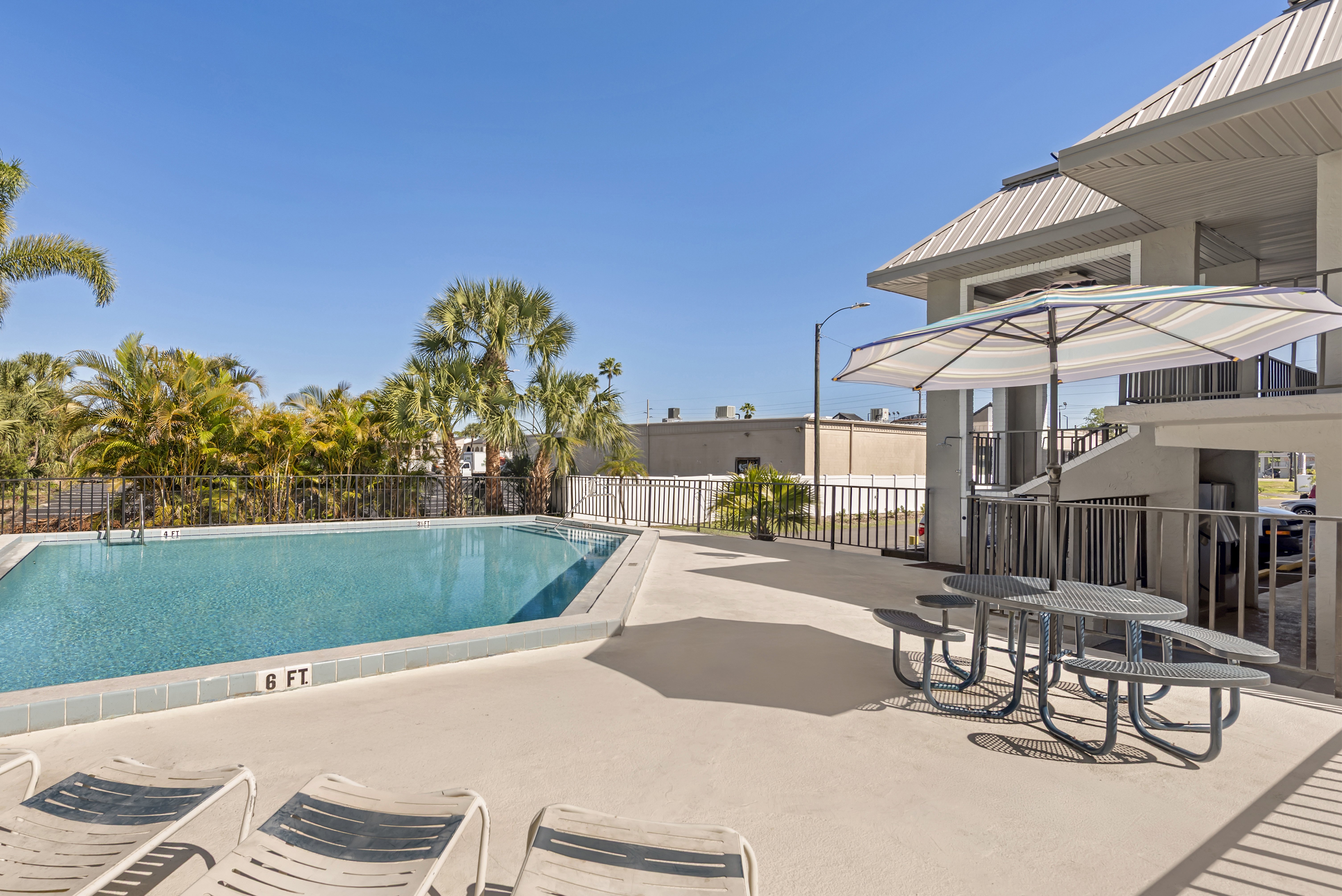 Red Roof Inn Kissimmee, FL 34/37