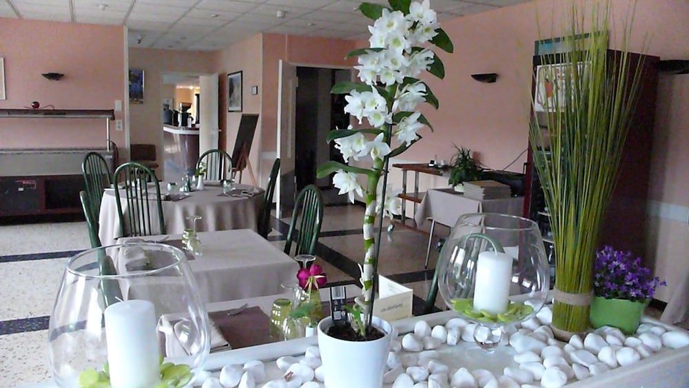 HOTEL LES CHENES 31/50
