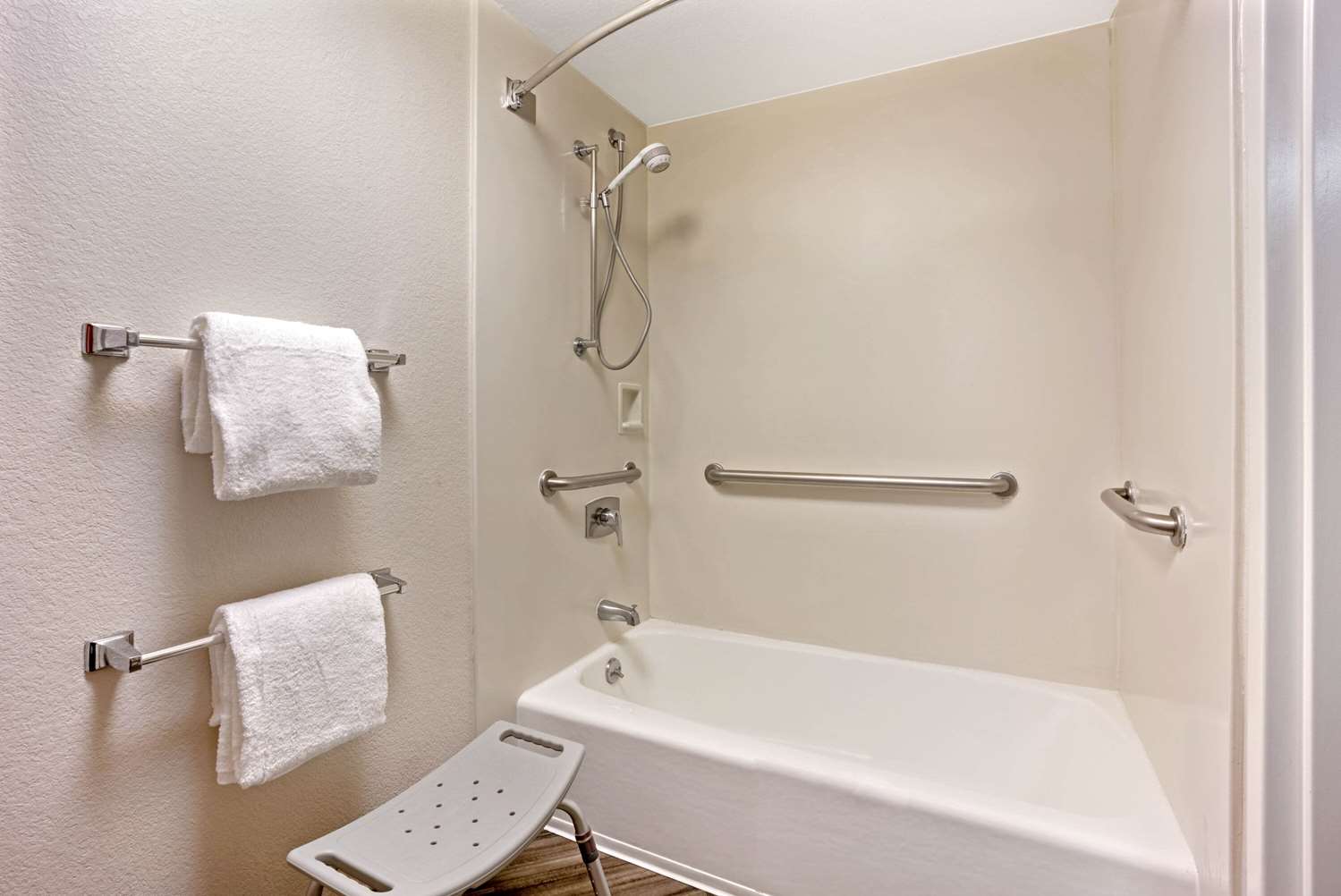 La Quinta Inn & Suites by Wyndham Tacoma - Seattle 45/45