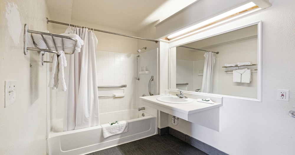 Budget Inn and Suites Stockton 55/55