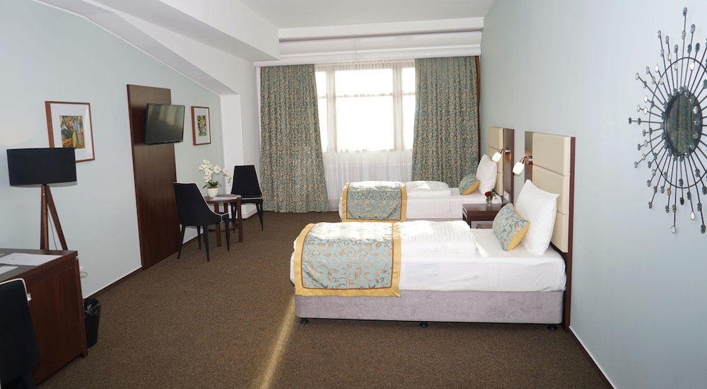 Hotel Class 12/23