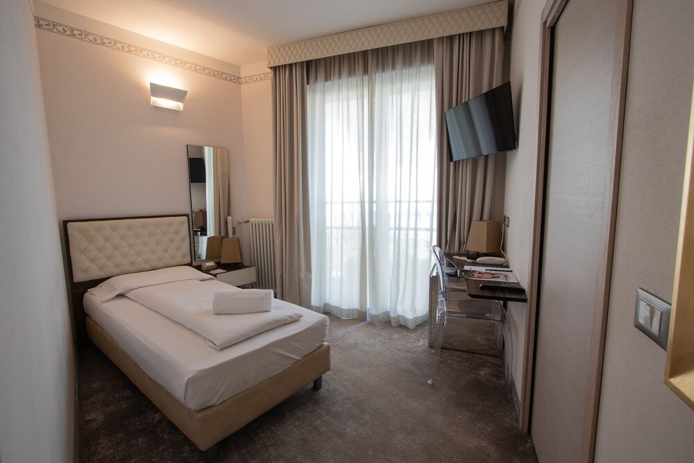 Hotel Corona 44/64