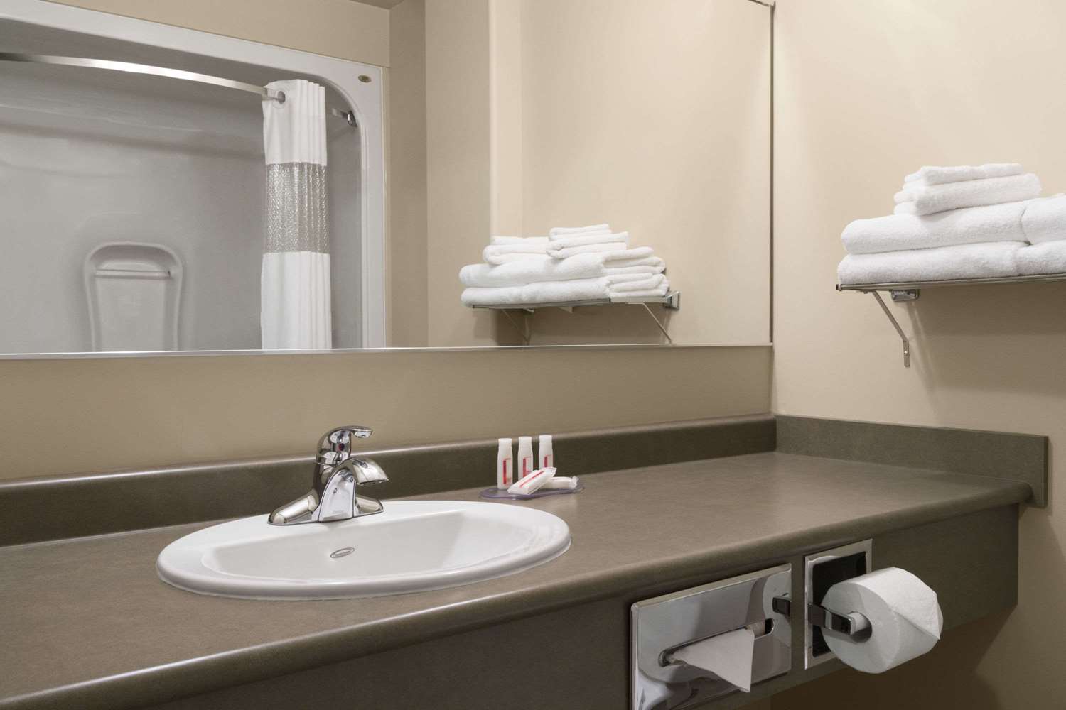 Days Inn By Wyndham Thunder Bay North 20/21