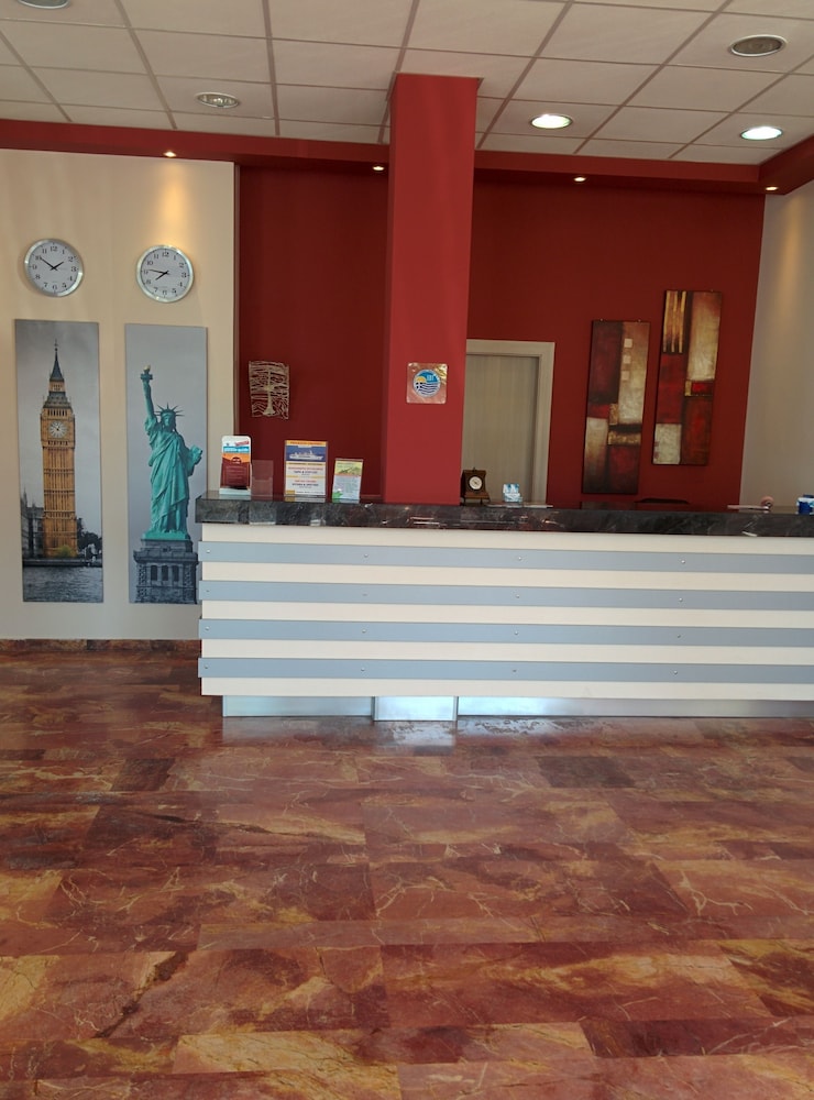 Agamemnon Hotel 2/67