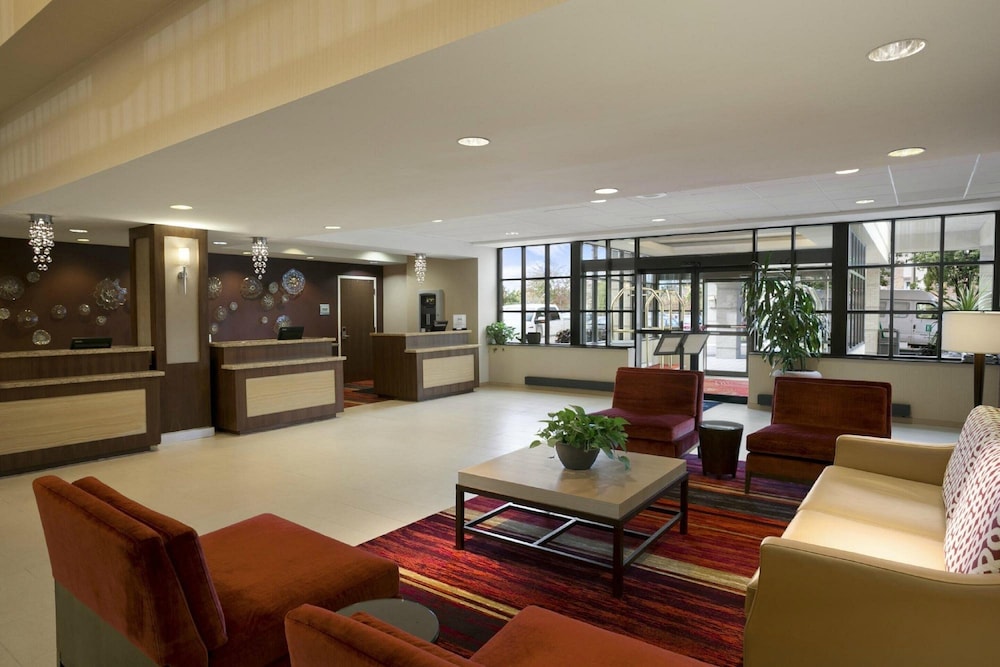 Embassy Suites by Hilton Cleveland Beachwood 26/55