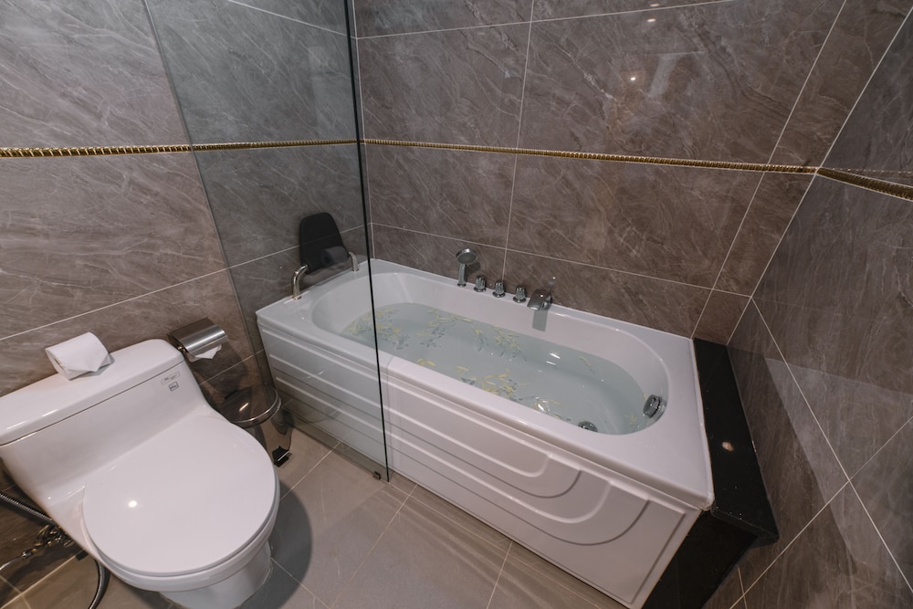 Minh Tam Phu Nhuan Hotel and Spa 50/50