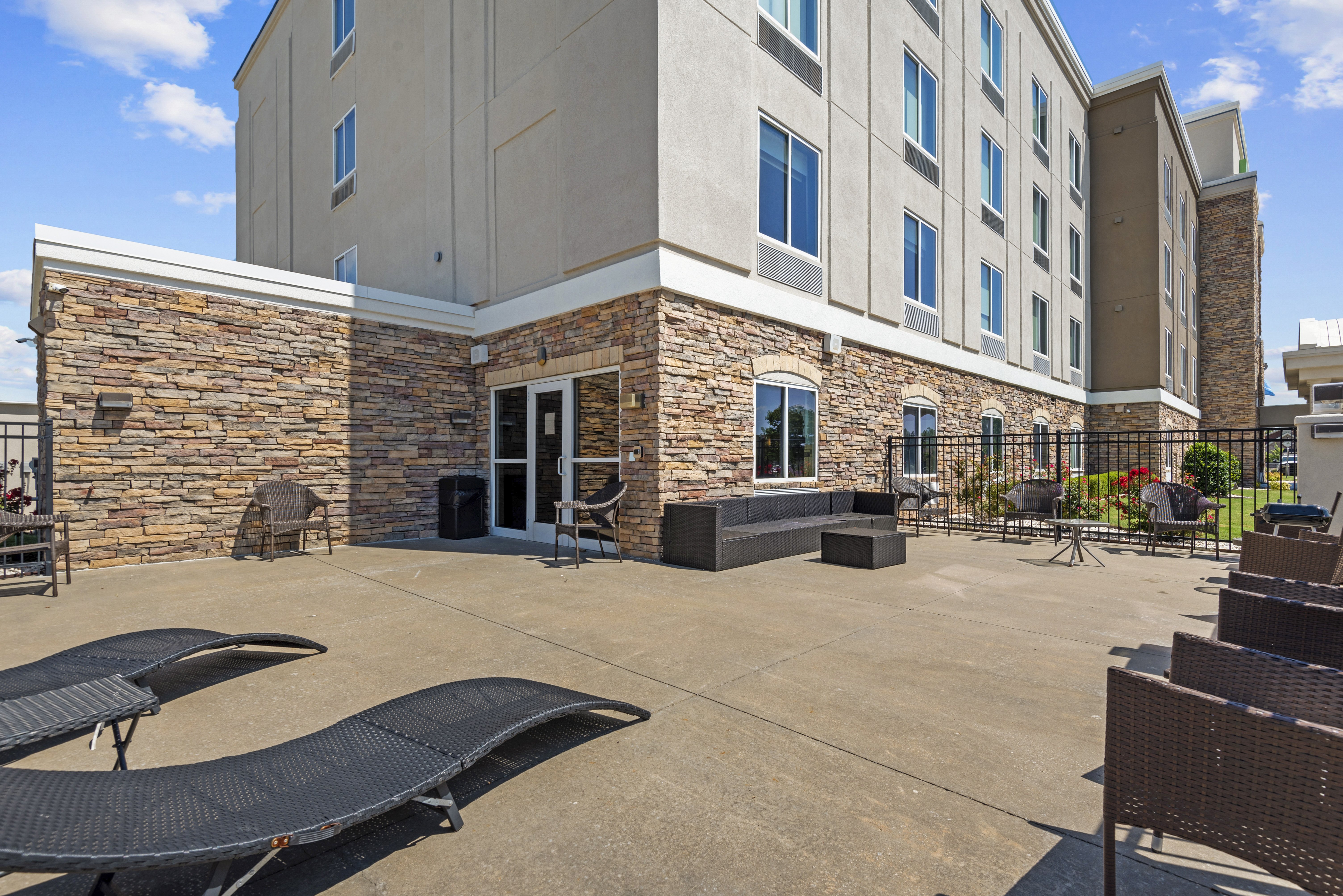 Holiday Inn Express Hotel & Suites Tulsa South Bixby 46/50