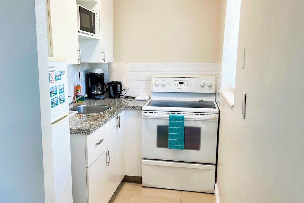 Sunny Isles Apartments 64/73