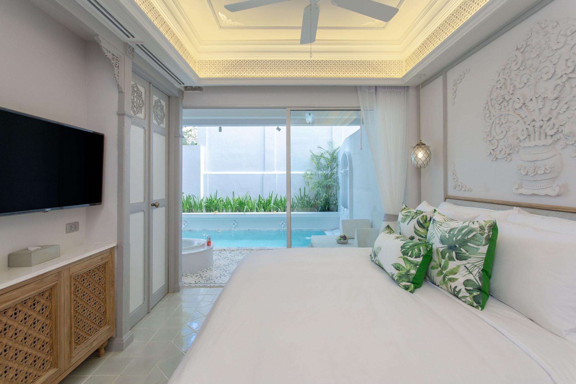 Pool, Junior Suite