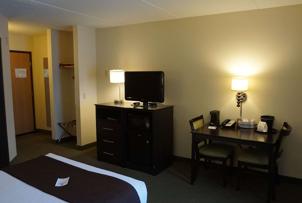 AmericInn by Wyndham Crookston U of M Crookston 11/32