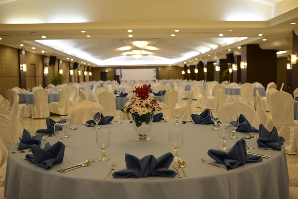 Grand Regal Hotel Davao 46/50
