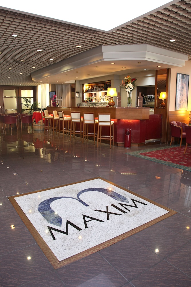 Maxim Hotel 3/70
