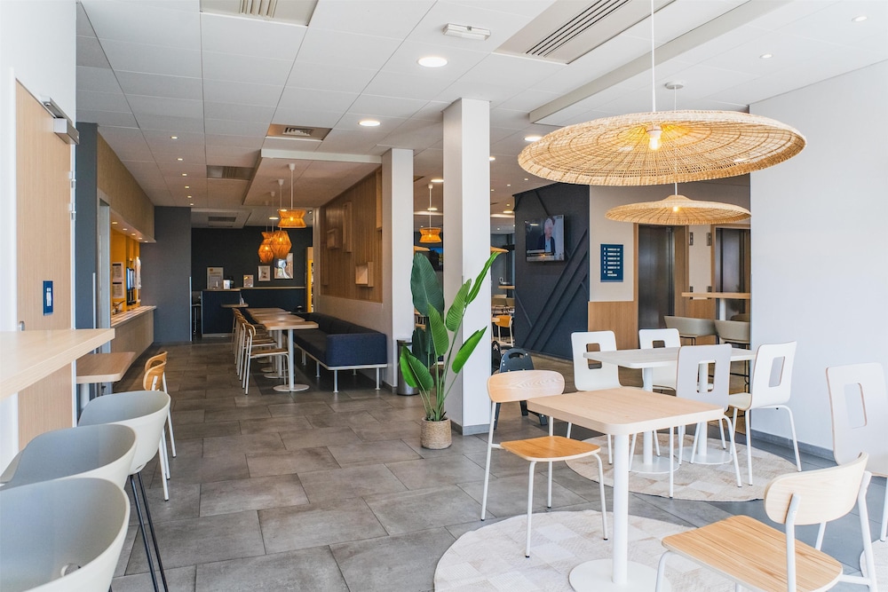 Kyriad ECO - Clermont Ferrand Estaing 23/42