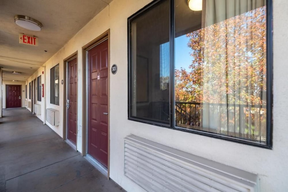 California Inn And Suites Rancho Cordova 6/37