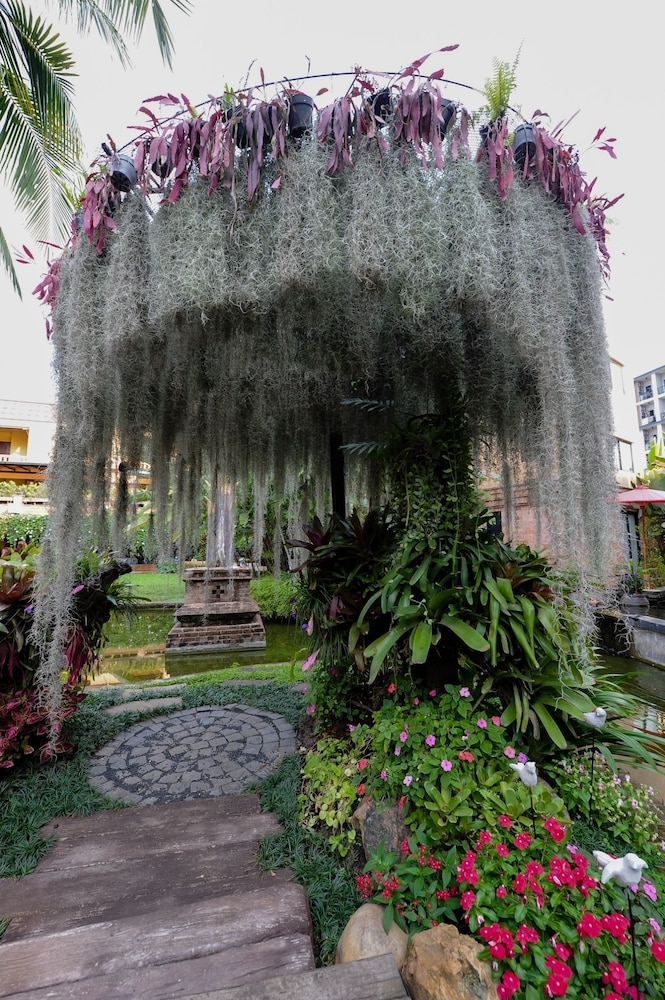 Holiday Garden Hotel And Resort 38/49