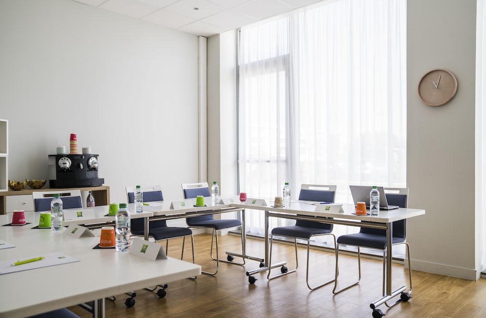 Ibis Styles Guyancourt Versailles 62/69