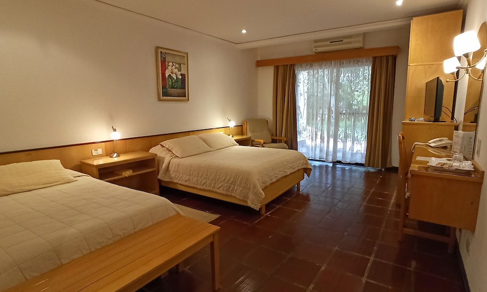 Papillon Hotel 12/50