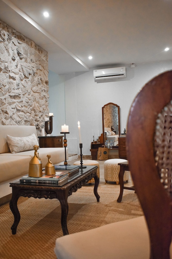 Casa Noa Colonial Rooms 34/48