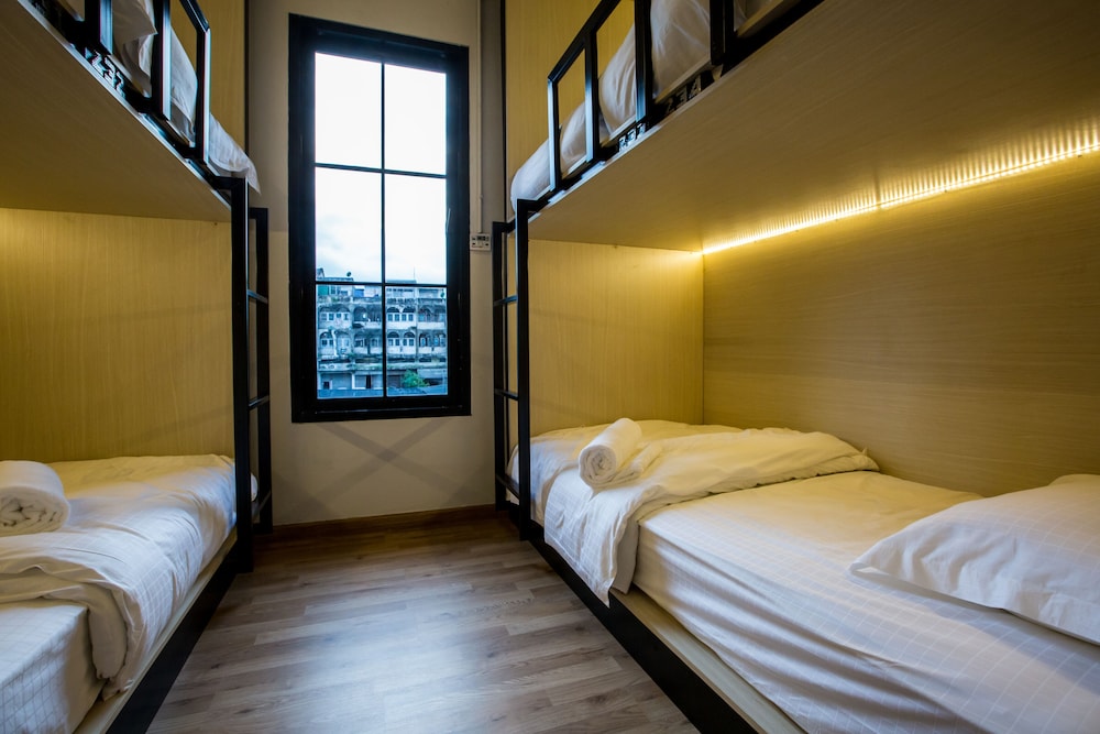 Bed To Bangkok 15/50