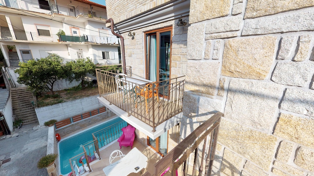 Leda Suites 38/50