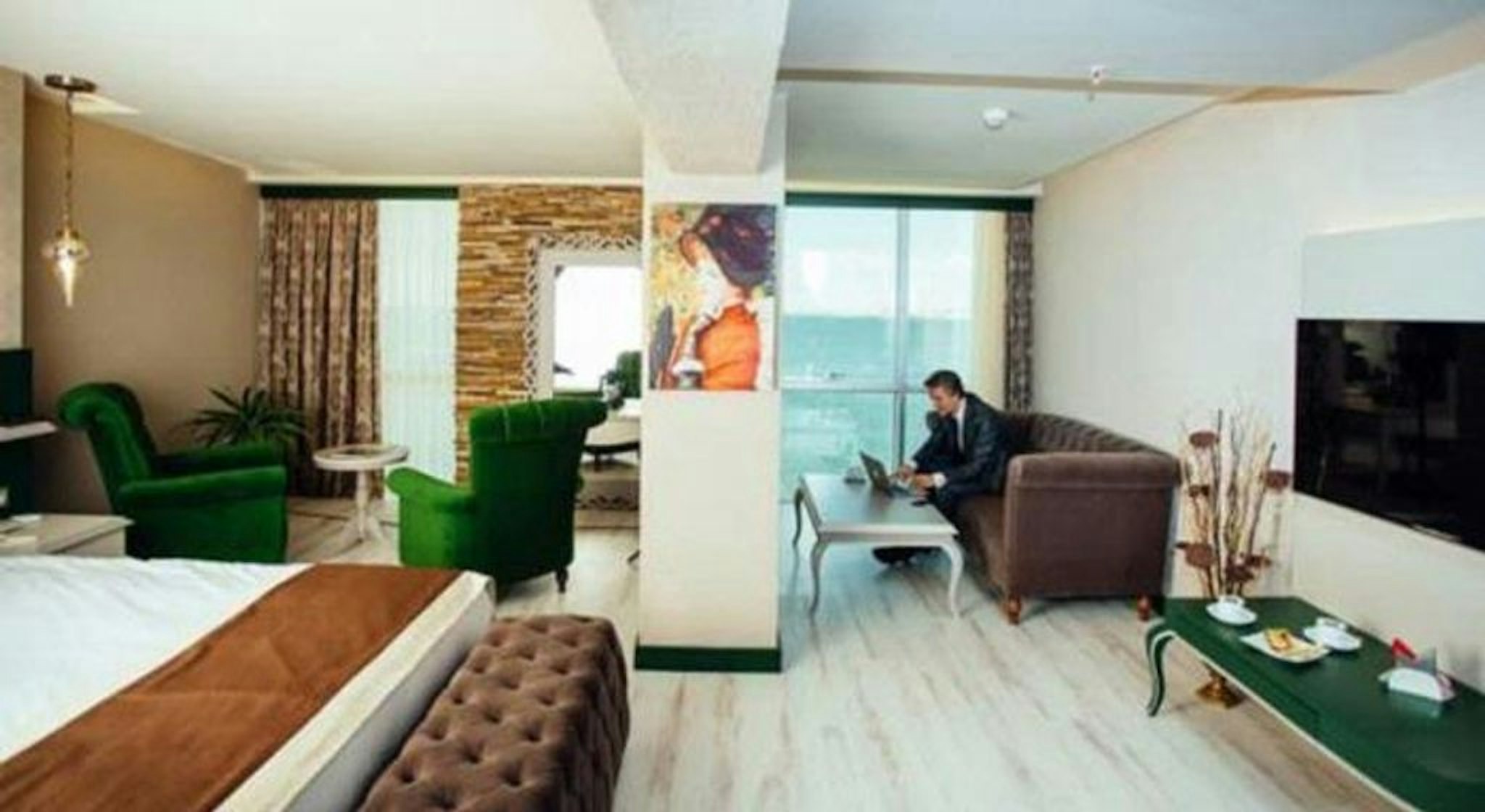PASAPORT PIER HOTEL 32/79