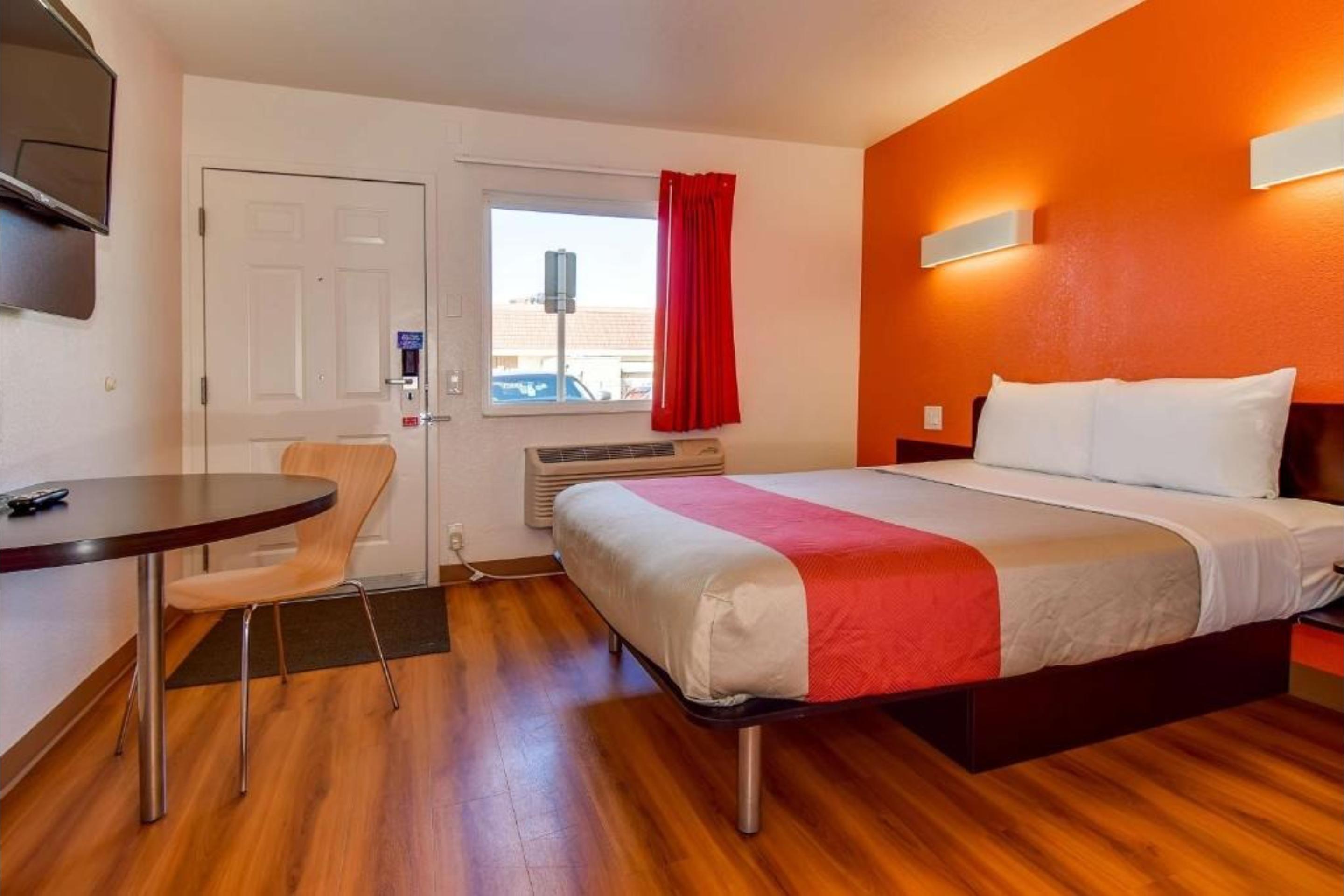 1 Queen Bed - Non-Smoking.